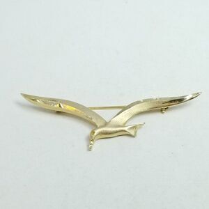 Vintage Gold Tone Bird in Flight Brooch, Sea Gull Shape Lapel Pin, Estate